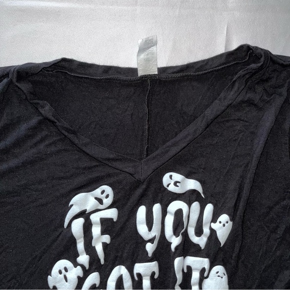 Sew in Love Ladies 3X Black V-neck Halloween T-shirt If You Got It Haunt it Top - Picture 2 of 10
